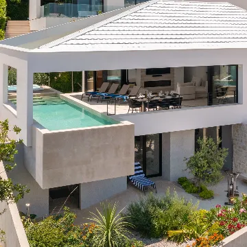 Contemporary Seaside Villa with Pool in Sutivan