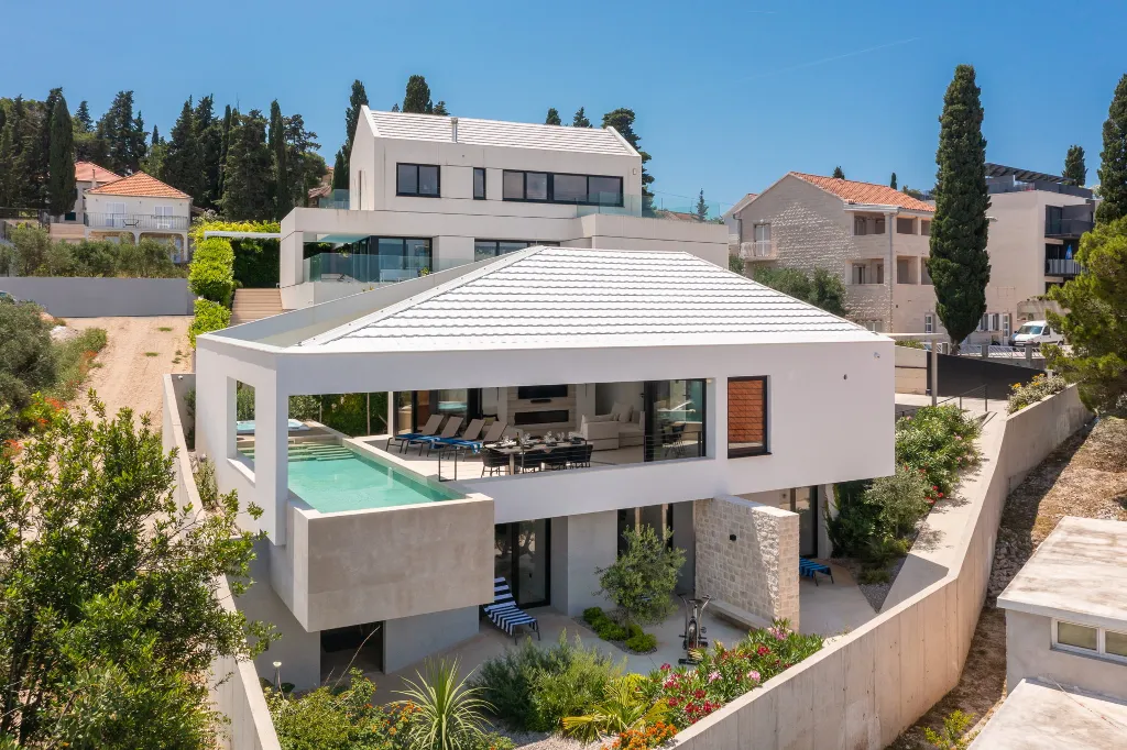 Contemporary Seaside Villa with Pool in Sutivan