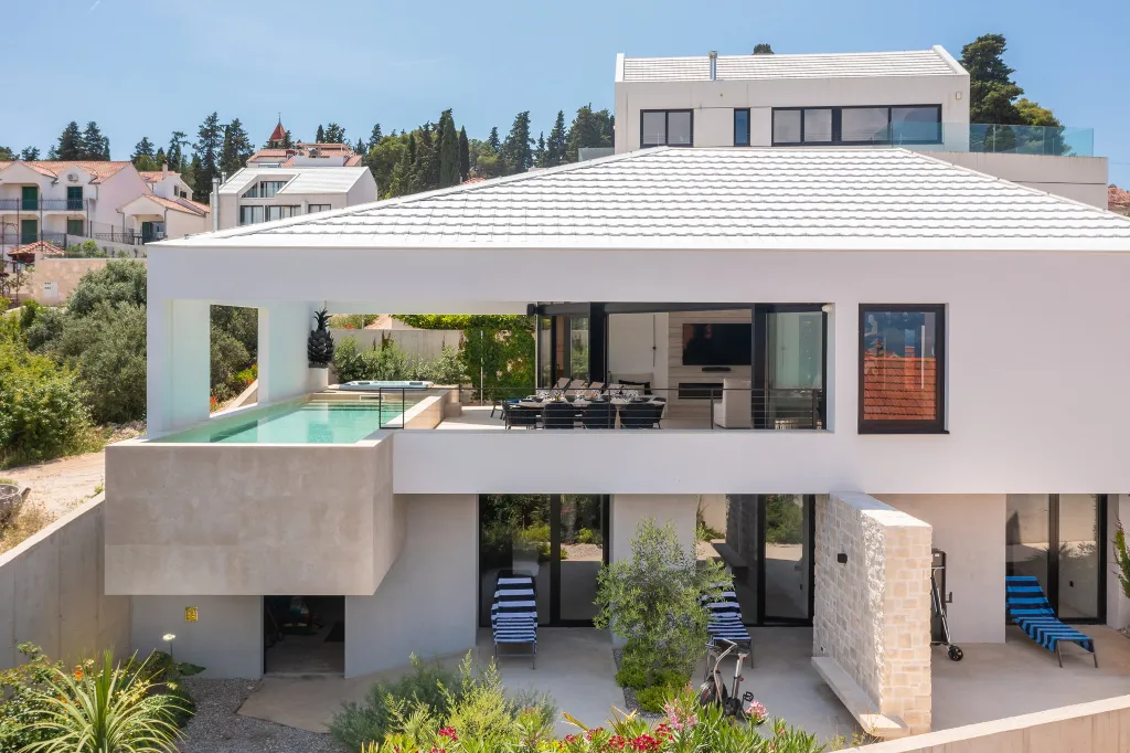 Contemporary Seaside Villa with Pool in Sutivan