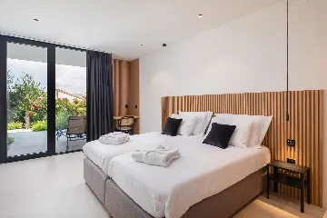 Contemporary Seaside Villa with Pool in Sutivan