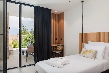 Contemporary Seaside Villa with Pool in Sutivan