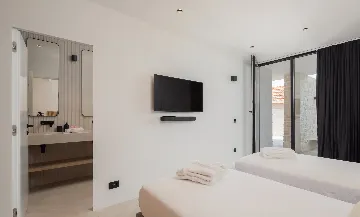 Contemporary Seaside Villa with Pool in Sutivan