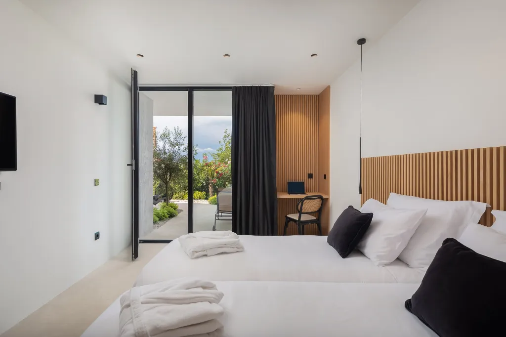 Contemporary Seaside Villa with Pool in Sutivan