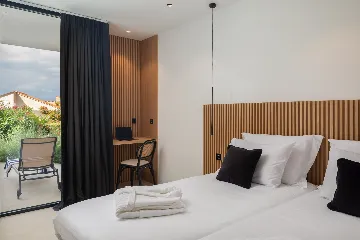 Contemporary Seaside Villa with Pool in Sutivan