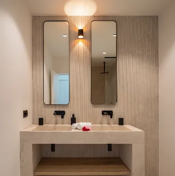 Contemporary Seaside Villa with Pool in Sutivan