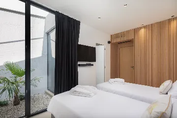 Contemporary Seaside Villa with Pool in Sutivan