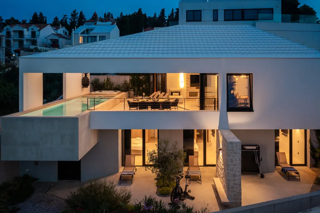 Contemporary Seaside Villa with Pool in Sutivan
