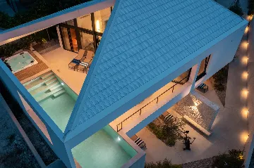 Contemporary Seaside Villa with Pool in Sutivan