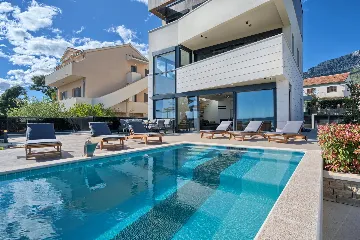Seaside Infinity Villa in Kaštel Gomilica