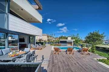 Seaside Infinity Villa in Kaštel Gomilica