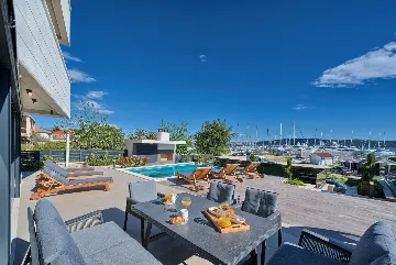 Seaside Infinity Villa in Kaštel Gomilica