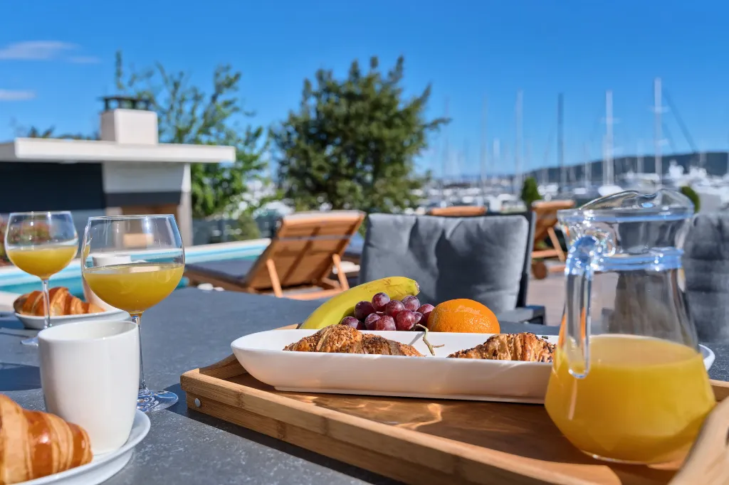 Seaside Infinity Villa in Kaštel Gomilica