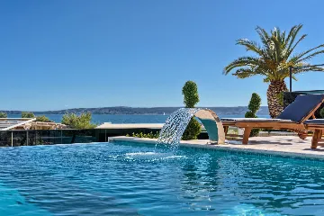 Seaside Infinity Villa in Kaštel Gomilica