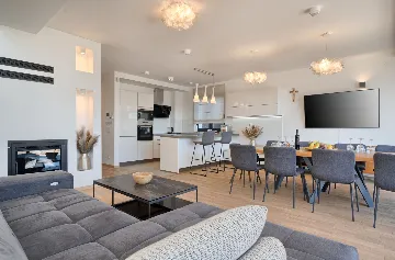 Seaside Infinity Villa in Kaštel Gomilica