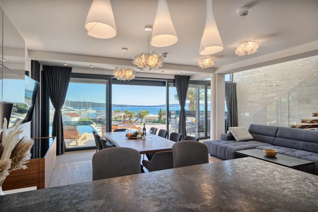 Seaside Infinity Villa in Kaštel Gomilica