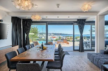Seaside Infinity Villa in Kaštel Gomilica