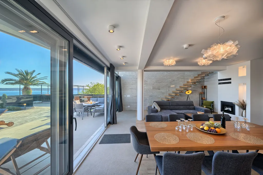 Seaside Infinity Villa in Kaštel Gomilica