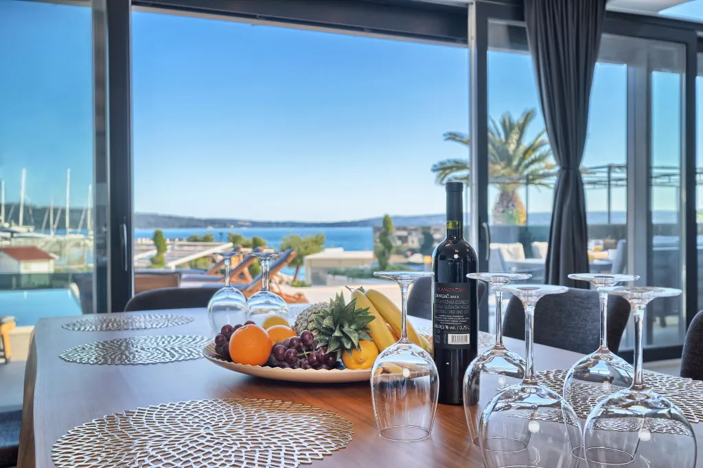 Seaside Infinity Villa in Kaštel Gomilica