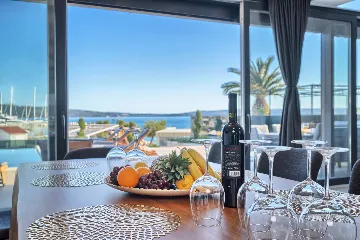Seaside Infinity Villa in Kaštel Gomilica