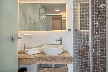 Seaside Infinity Villa in Kaštel Gomilica