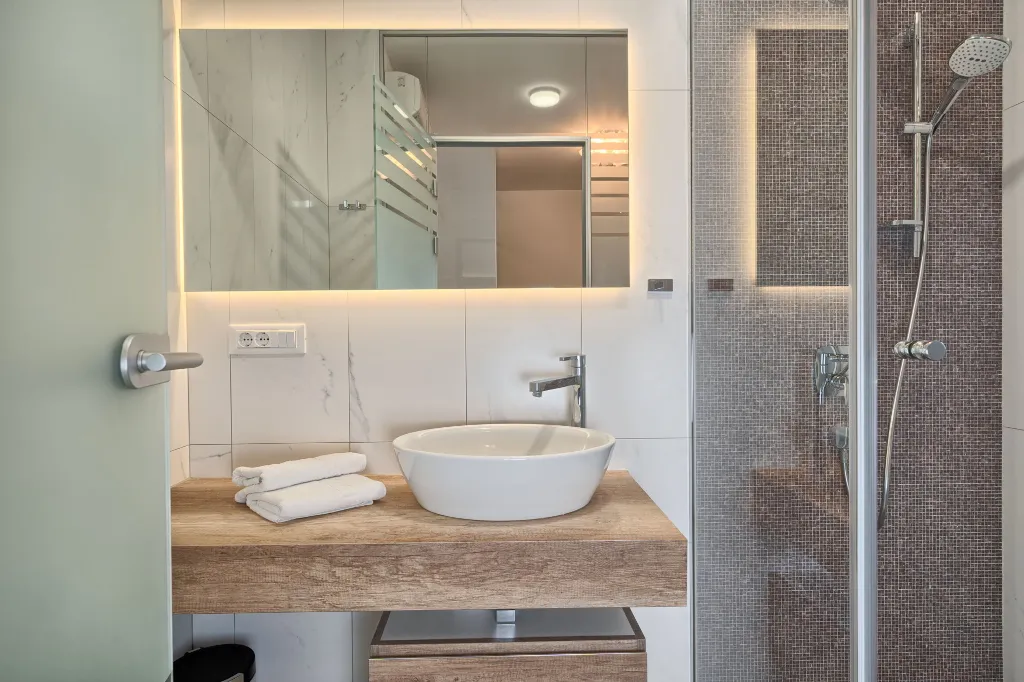 Seaside Infinity Villa in Kaštel Gomilica