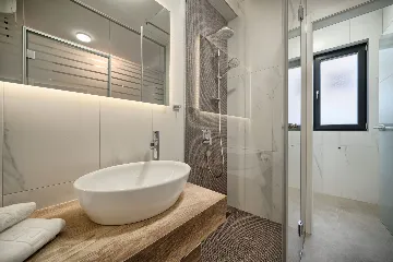 Seaside Infinity Villa in Kaštel Gomilica