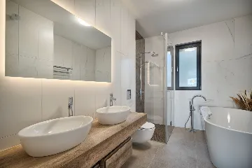 Seaside Infinity Villa in Kaštel Gomilica