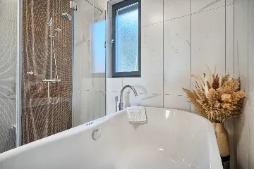 Seaside Infinity Villa in Kaštel Gomilica