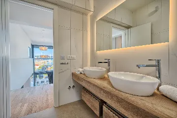 Seaside Infinity Villa in Kaštel Gomilica