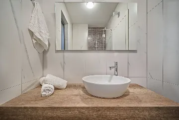 Seaside Infinity Villa in Kaštel Gomilica