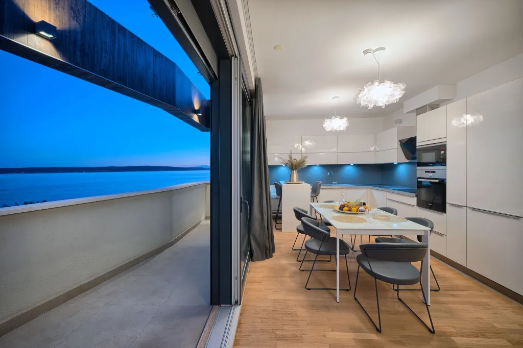 Seaside Infinity Villa in Kaštel Gomilica