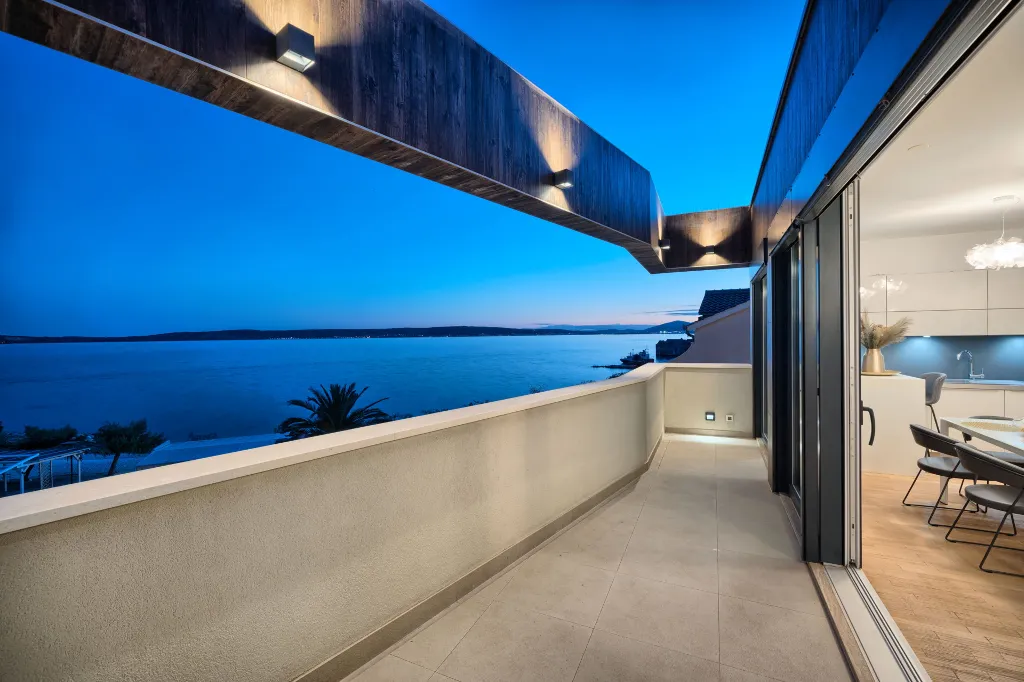 Seaside Infinity Villa in Kaštel Gomilica