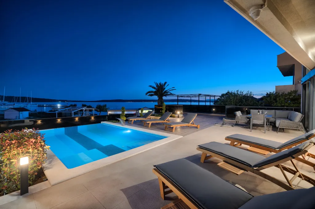Seaside Infinity Villa in Kaštel Gomilica