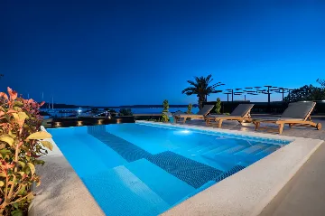 Seaside Infinity Villa in Kaštel Gomilica