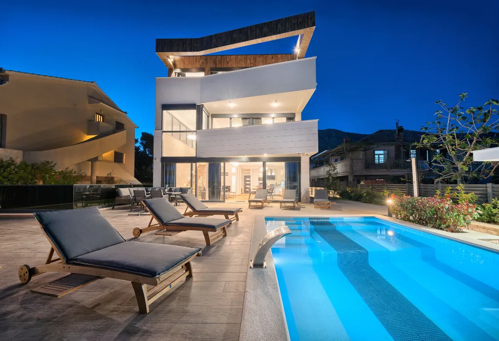 Seaside Infinity Villa in Kaštel Gomilica