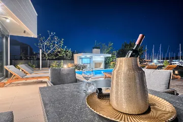 Seaside Infinity Villa in Kaštel Gomilica
