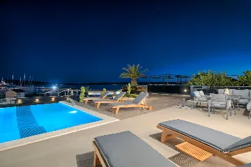 Seaside Infinity Villa in Kaštel Gomilica