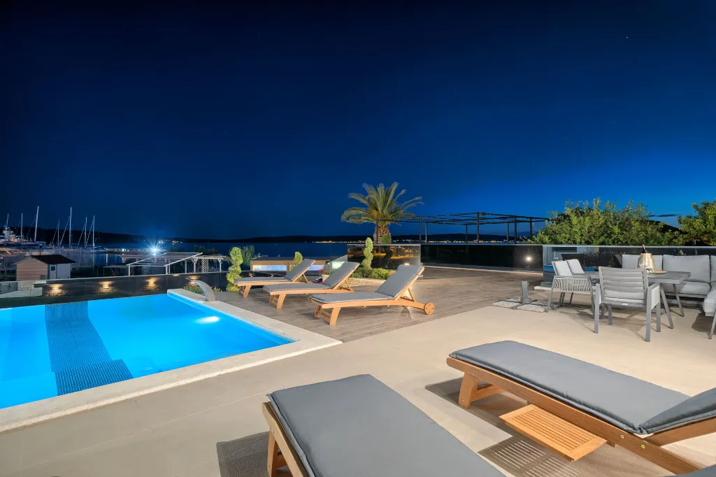 Seaside Infinity Villa in Kaštel Gomilica