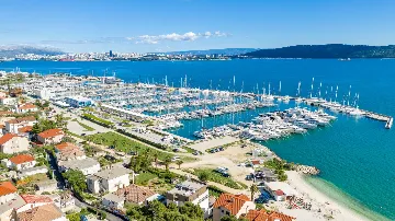 Seaside Infinity Villa in Kaštel Gomilica