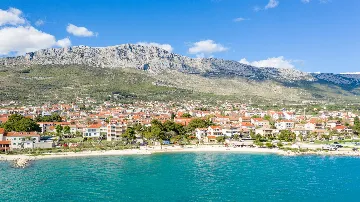 Seaside Infinity Villa in Kaštel Gomilica
