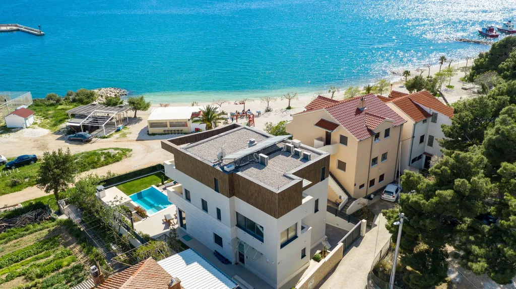 Seaside Infinity Villa in Kaštel Gomilica