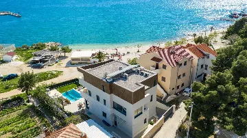 Seaside Infinity Villa in Kaštel Gomilica