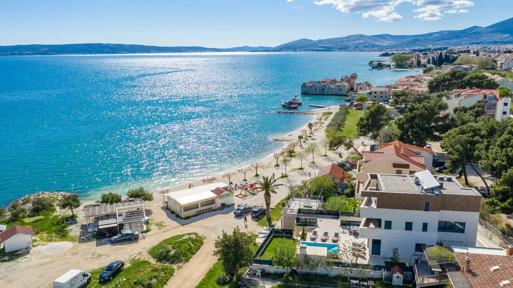 Seaside Infinity Villa in Kaštel Gomilica