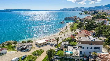 Seaside Infinity Villa in Kaštel Gomilica