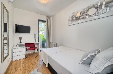 Seaside Infinity Villa in Kaštel Gomilica