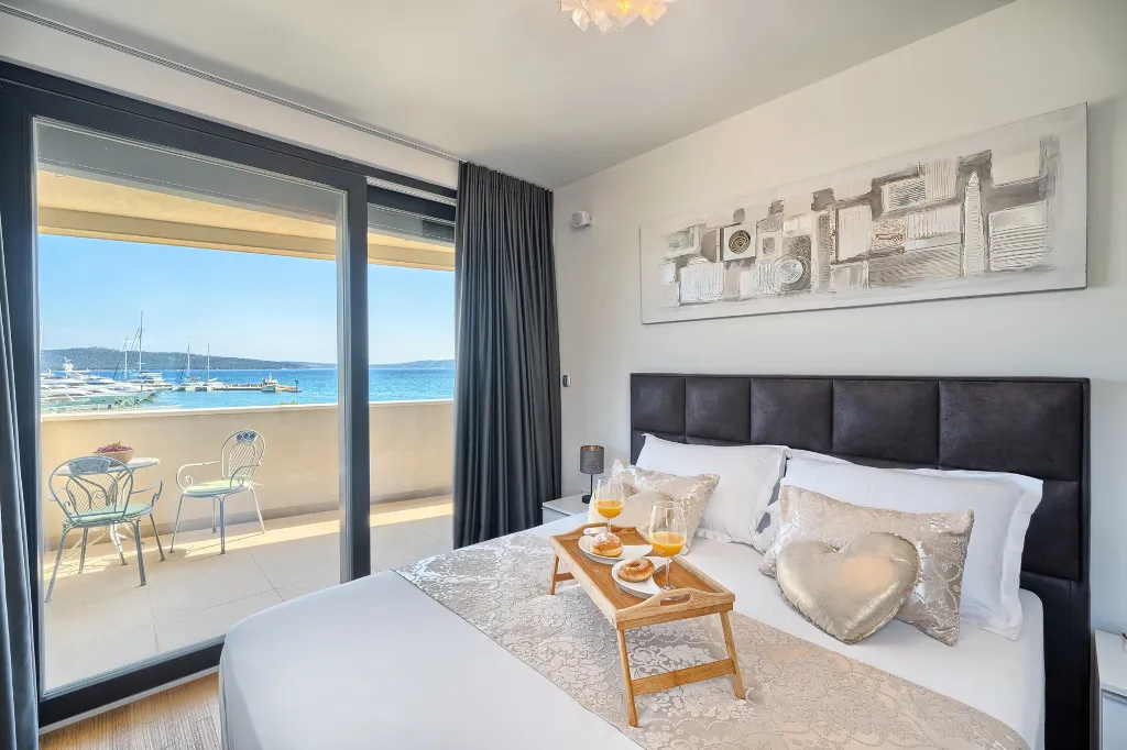 Seaside Infinity Villa in Kaštel Gomilica