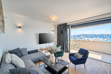 Seaside Infinity Villa in Kaštel Gomilica