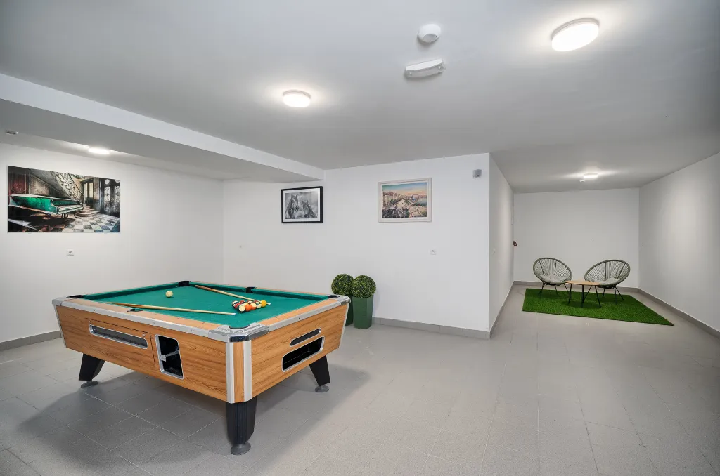 Seaside Infinity Villa in Kaštel Gomilica