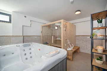 Seaside Infinity Villa in Kaštel Gomilica