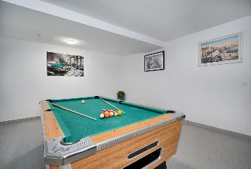 Seaside Infinity Villa in Kaštel Gomilica